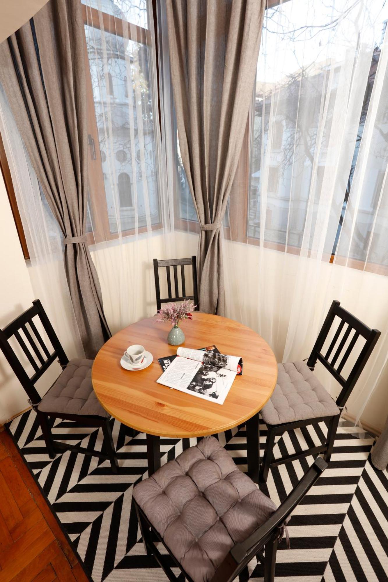 Peaceful Getaway - Generous 3-Bedroom Sanctuary - Close To Historic Old Town Bucharest Exterior photo
