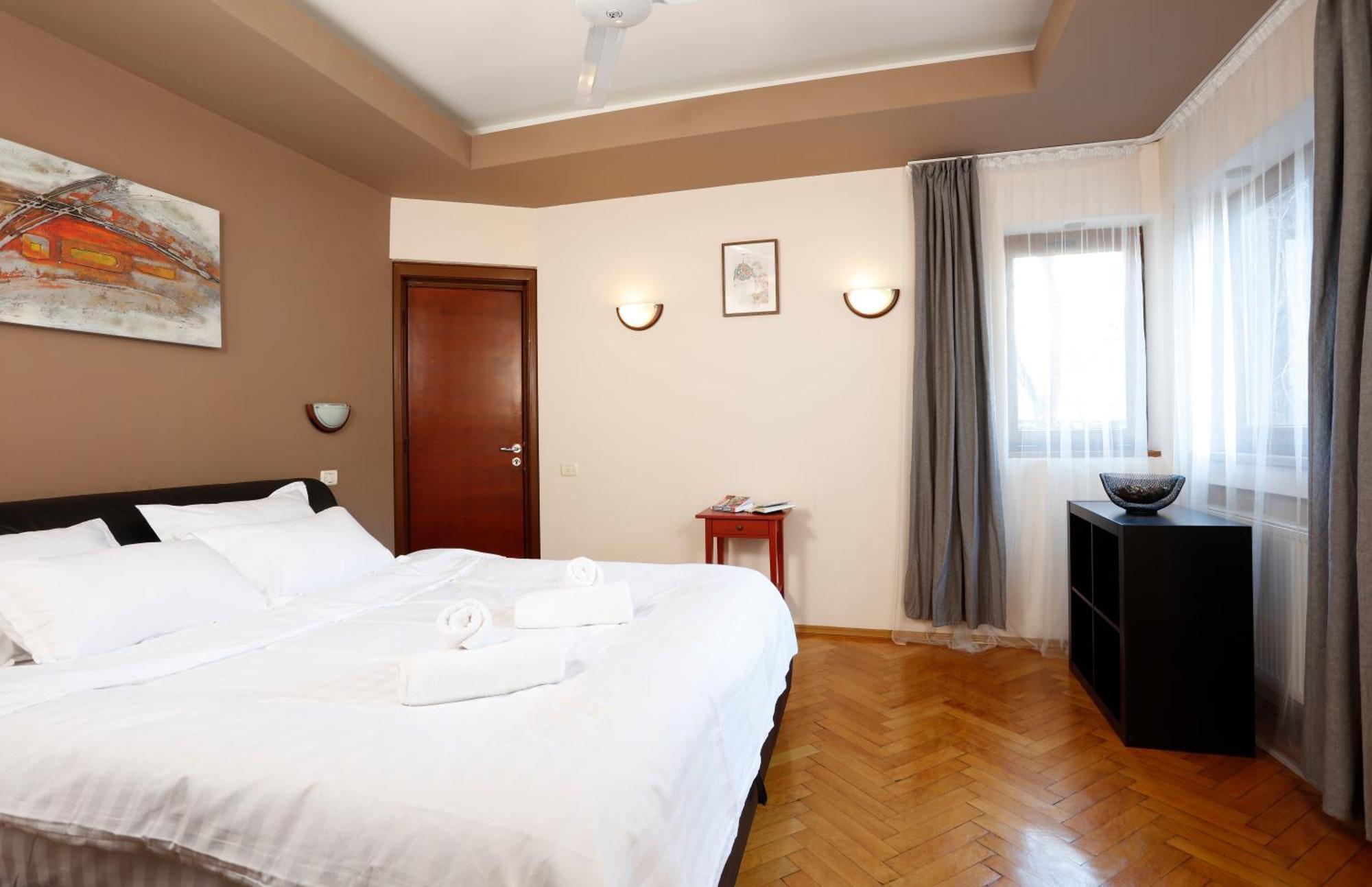 Peaceful Getaway - Generous 3-Bedroom Sanctuary - Close To Historic Old Town Bucharest Exterior photo