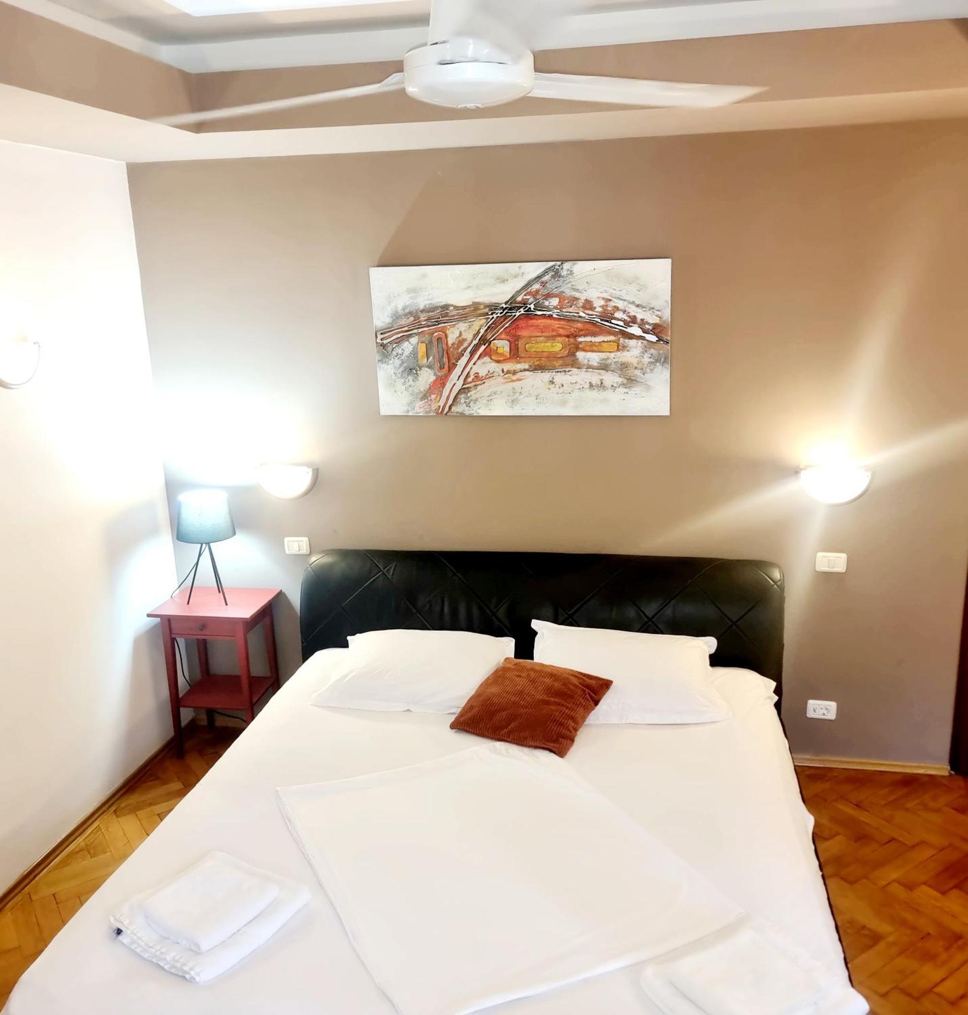 Peaceful Getaway - Generous 3-Bedroom Sanctuary - Close To Historic Old Town Bucharest Exterior photo