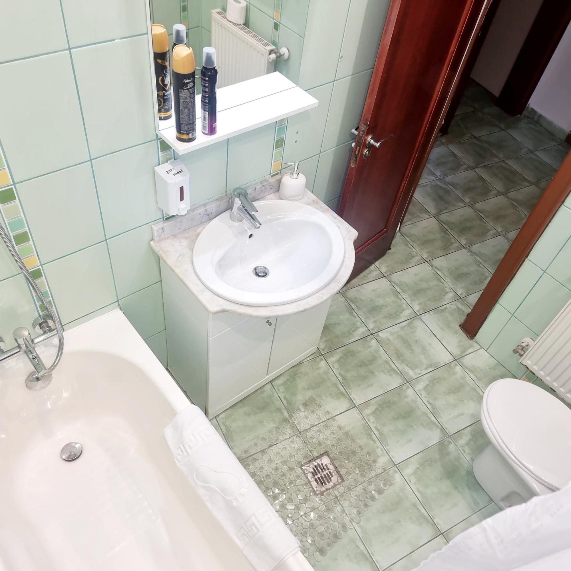 Peaceful Getaway - Generous 3-Bedroom Sanctuary - Close To Historic Old Town Bucharest Exterior photo