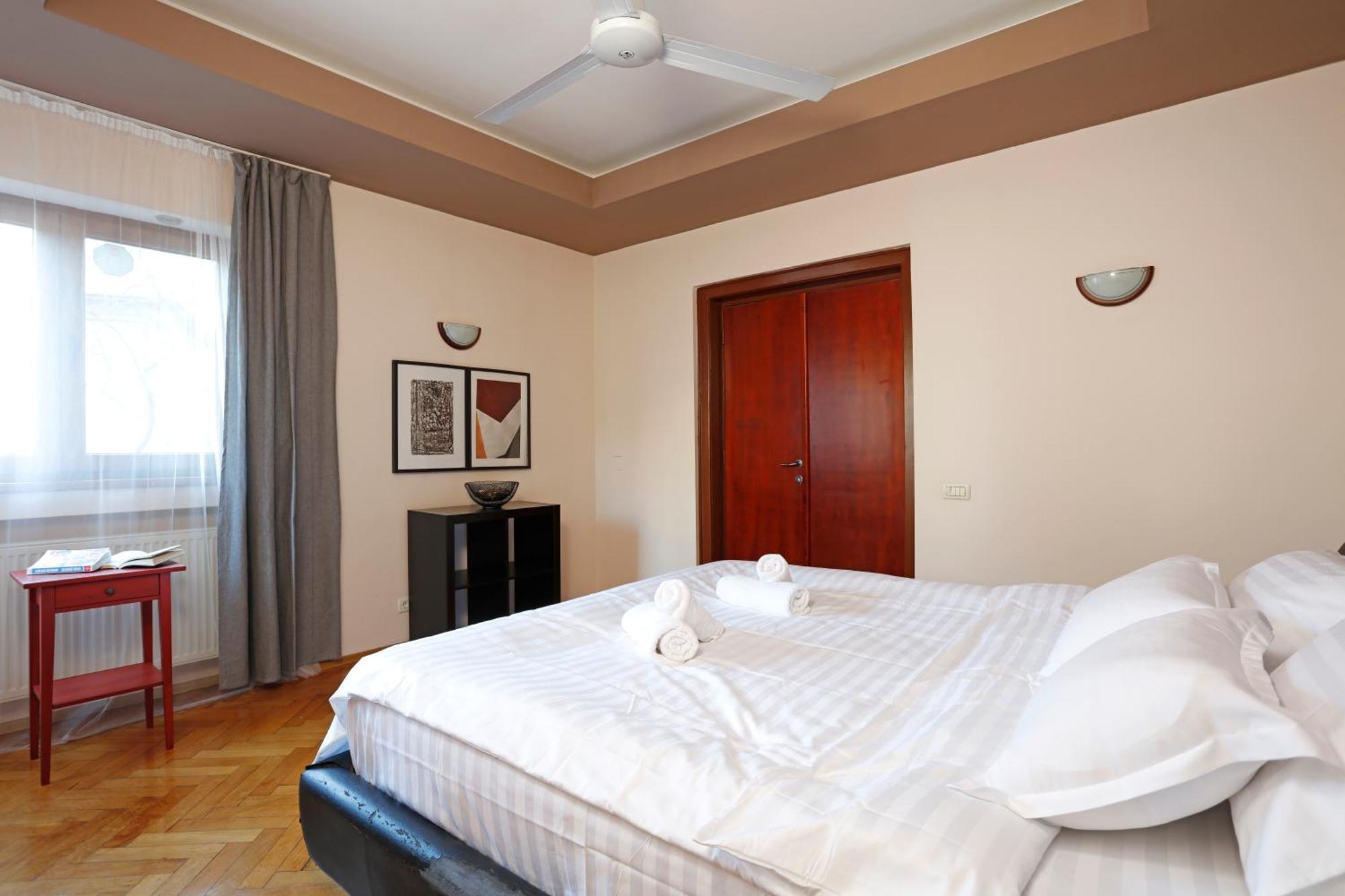 Peaceful Getaway - Generous 3-Bedroom Sanctuary - Close To Historic Old Town Bucharest Exterior photo