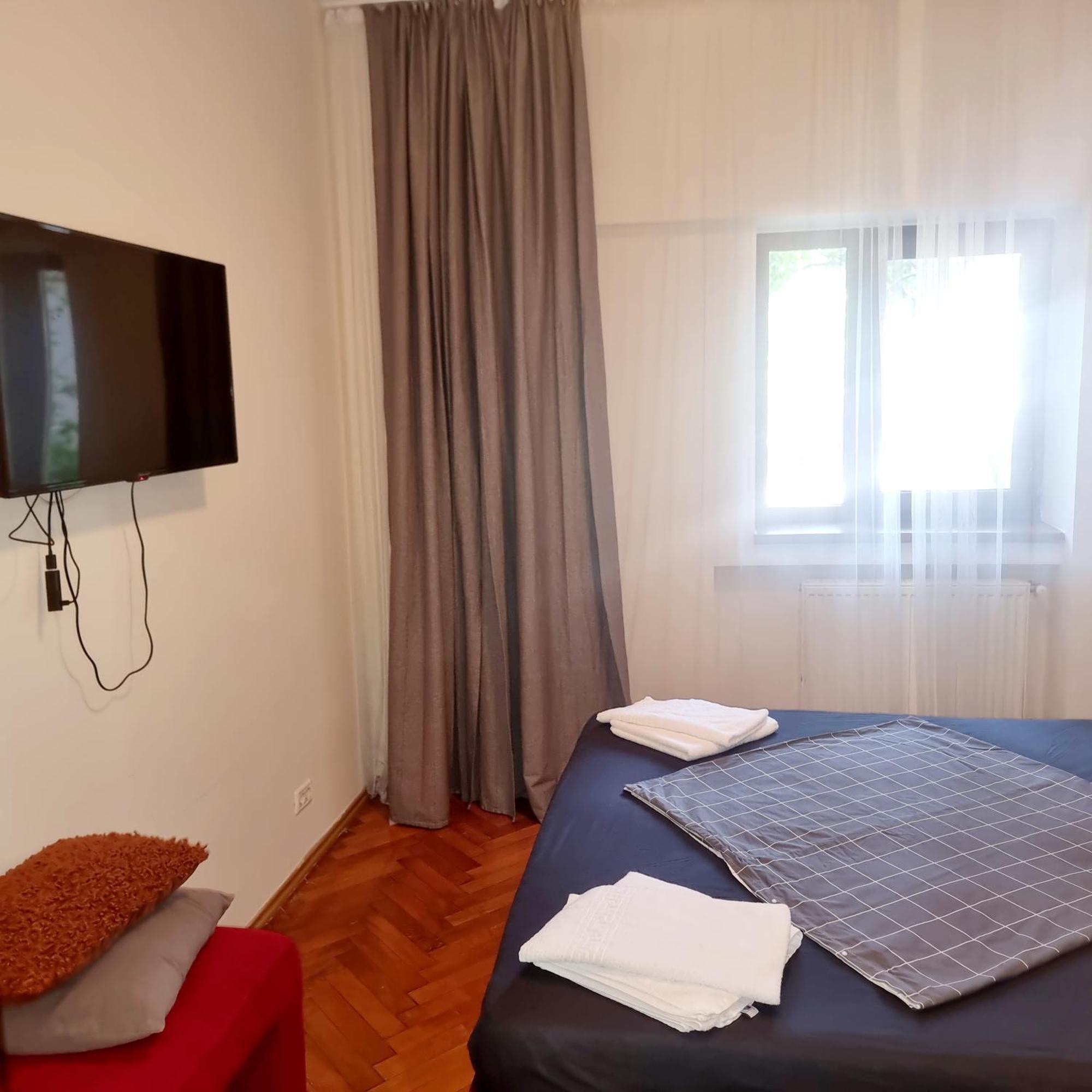 Peaceful Getaway - Generous 3-Bedroom Sanctuary - Close To Historic Old Town Bucharest Exterior photo
