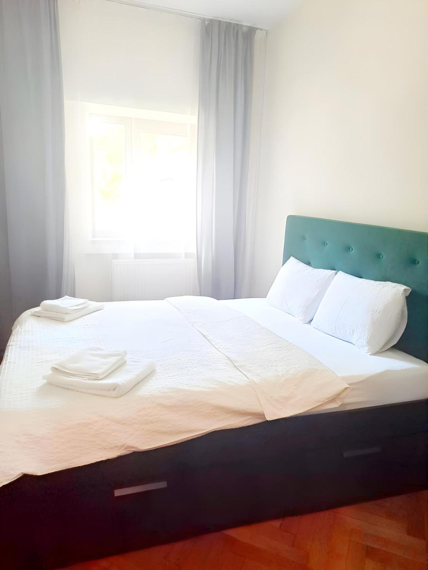 Peaceful Getaway - Generous 3-Bedroom Sanctuary - Close To Historic Old Town Bucharest Exterior photo