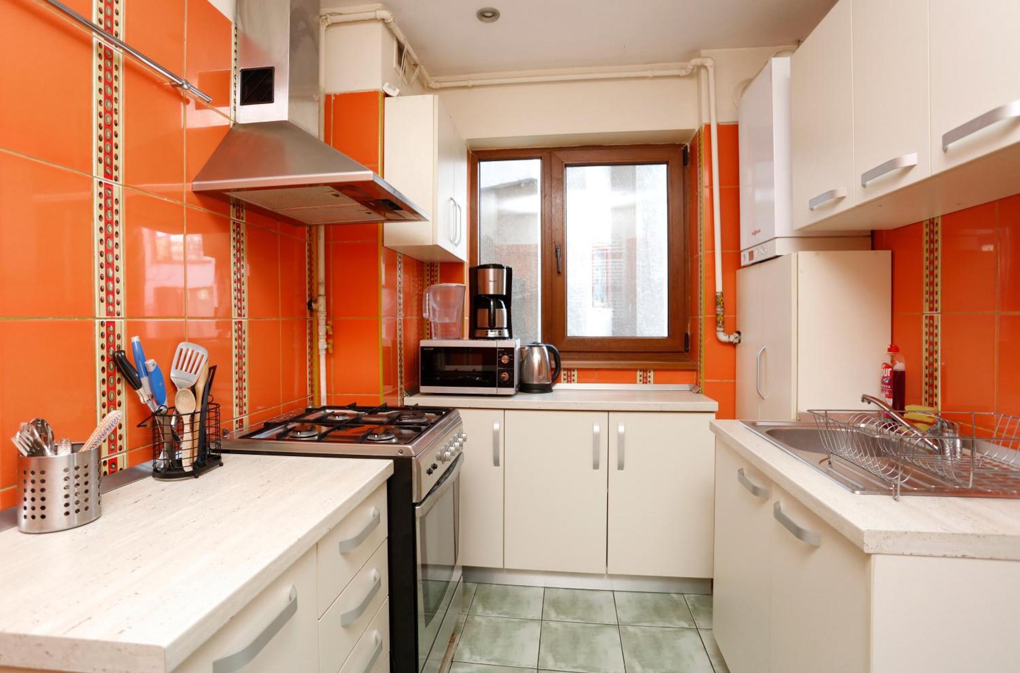 Peaceful Getaway - Generous 3-Bedroom Sanctuary - Close To Historic Old Town Bucharest Exterior photo
